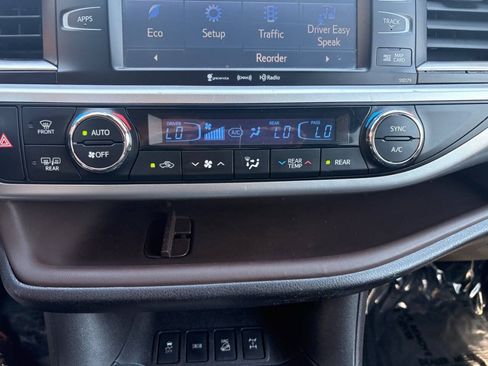Used 2017 Toyota Highlander XLE AWD/4WD image 20