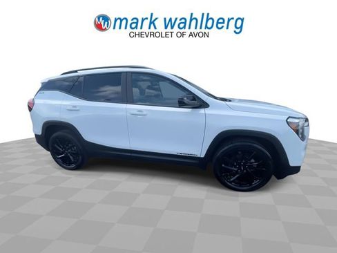 Certified 2024 GMC Terrain SLE w/ Driver Convenience Package FWD image 9