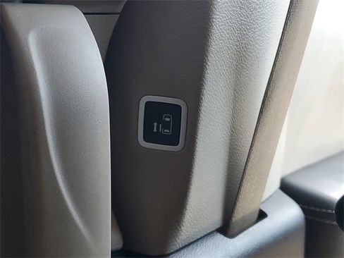 Used 2023 Chrysler Pacifica Limited image 26