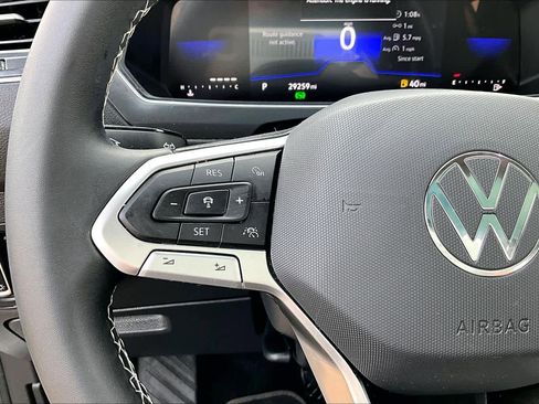 Used 2023 Volkswagen Tiguan SE w/ Panoramic Sunroof Package image 23