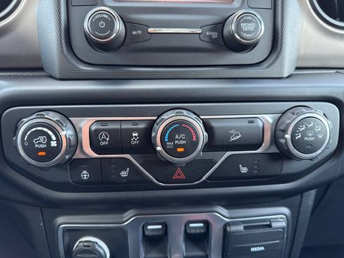 Used 2020 Jeep Wrangler Sport AWD/4WD image 16