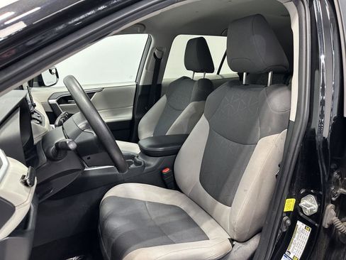 Used 2021 Toyota RAV4 XLE AWD/4WD image 12