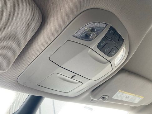 Used 2023 Chrysler Pacifica Touring-L image 28