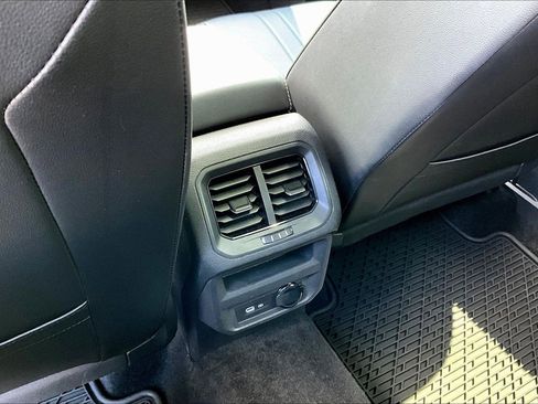 Used 2024 Volkswagen Tiguan SE R-Line AWD/4WD image 10