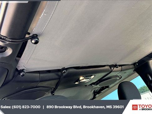 Used 2022 Jeep Wrangler Sport AWD/4WD image 16