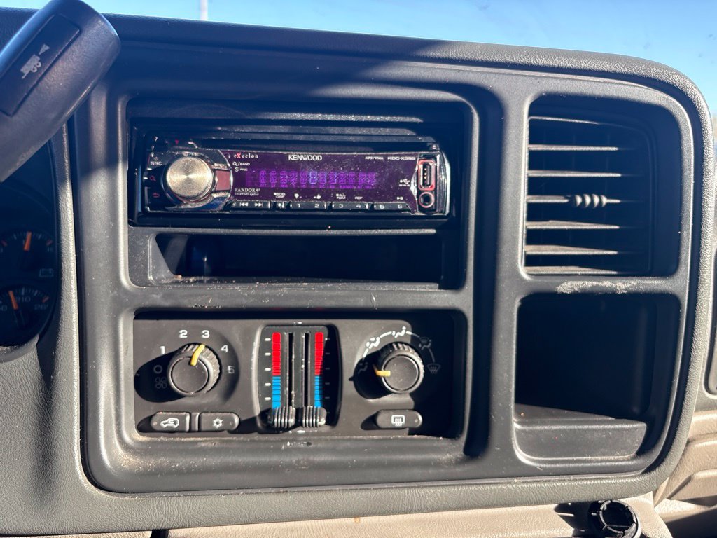 Used 2005 Chevrolet Suburban LS w/ Preferred Equipment Group AWD/4WD image 12