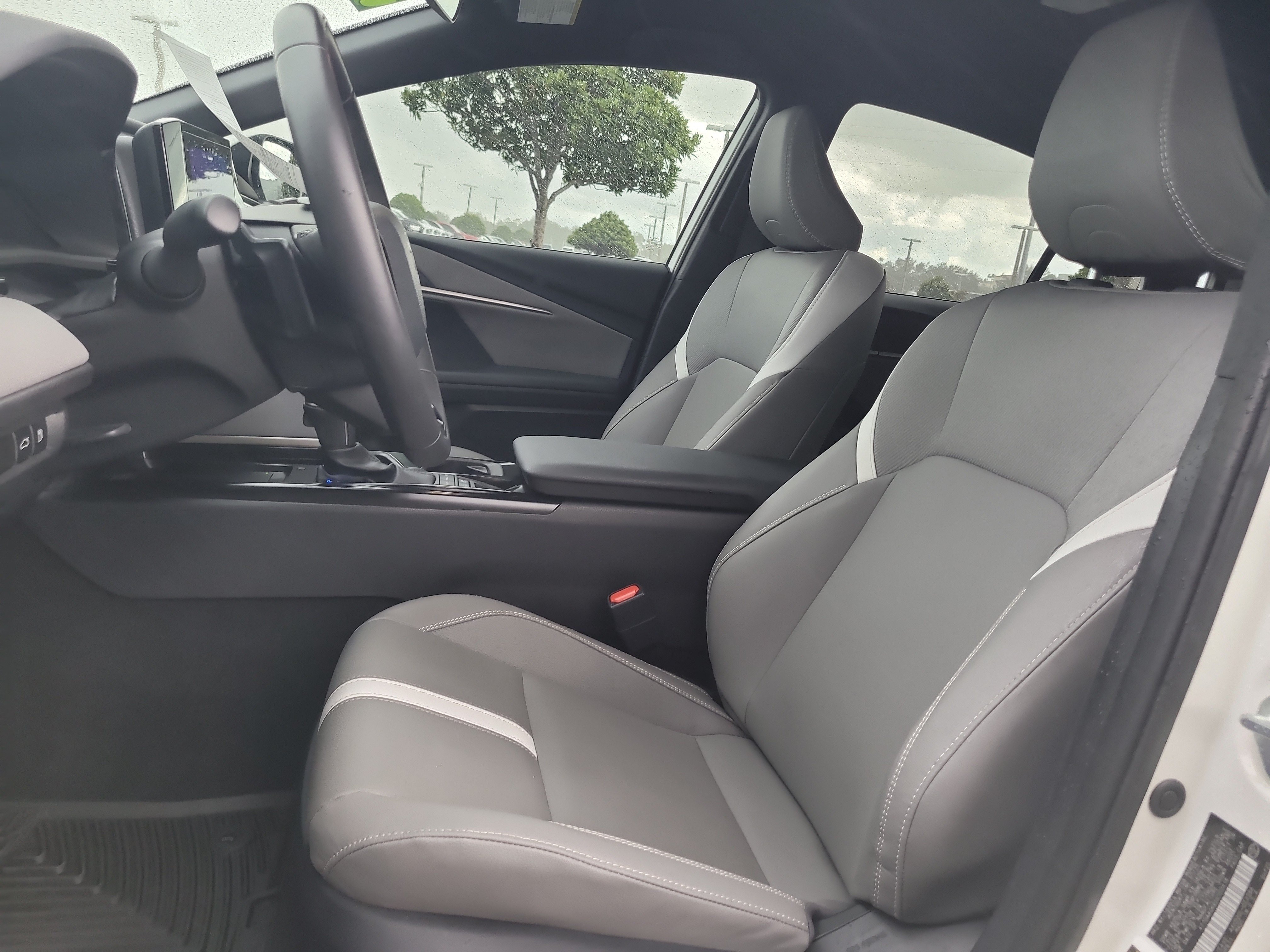 Used 2025 Toyota Camry SE FWD image 19