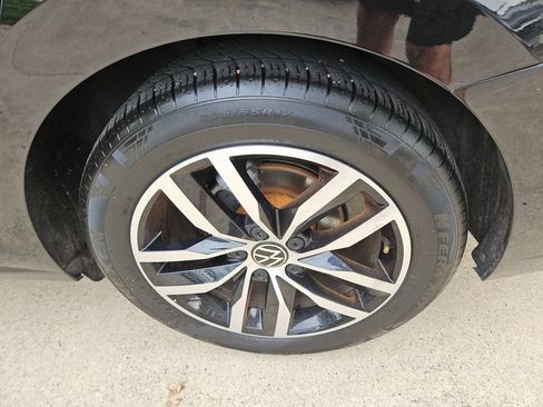 Used 2025 Volkswagen Jetta SE FWD image 25