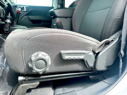 Used 2023 Jeep Wrangler Unlimited Rubicon image 14