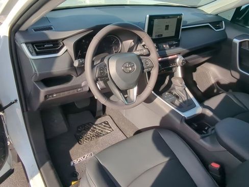 Used 2025 Toyota RAV4 XLE Premium image 9