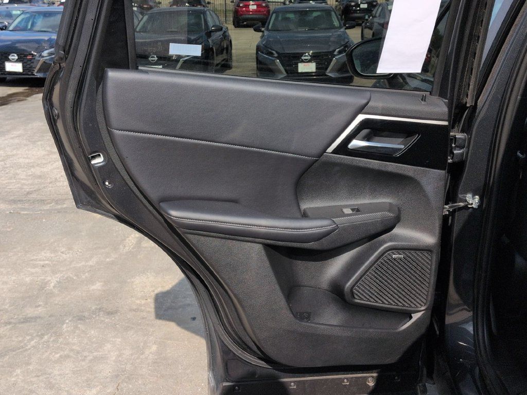 Used 2025 Mitsubishi Outlander SE AWD/4WD image 26