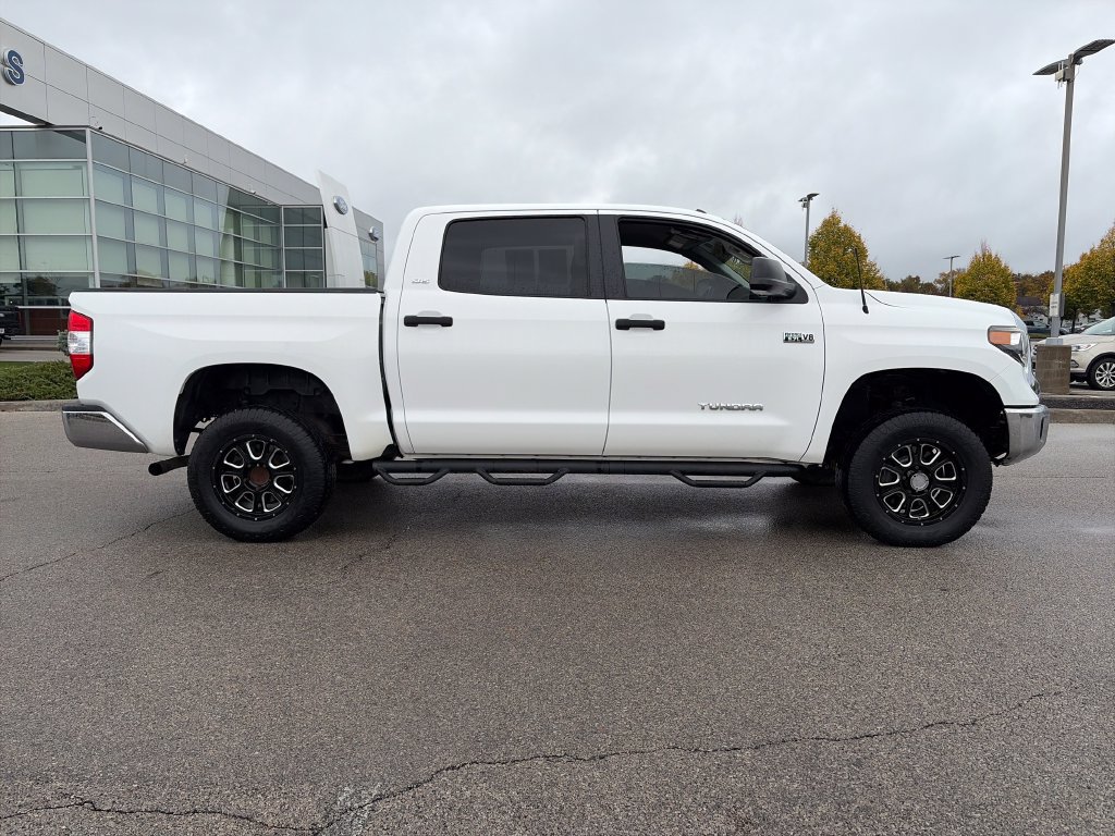 Used 2018 Toyota Tundra SR5 AWD/4WD image 9