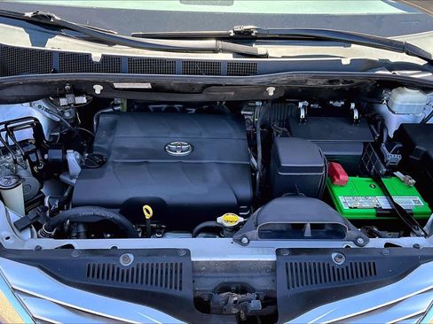 Used 2013 Toyota Sienna Limited w/ Premium Pkg AWD/4WD image 31