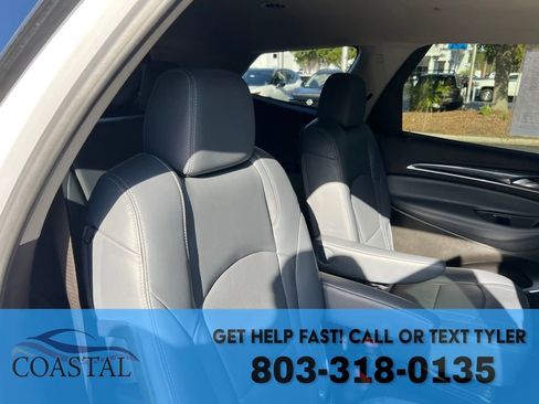 Used 2021 Buick Enclave Essence image 27
