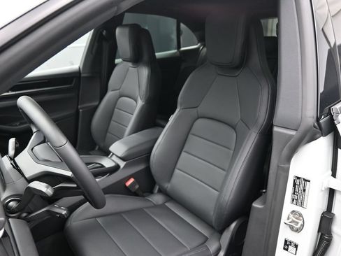 New 2026 Porsche Macan 4 Electric AWD/4WD image 5