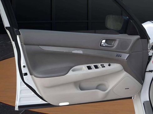 Used 2013 INFINITI G37 Journey w/ Premium Pkg image 19