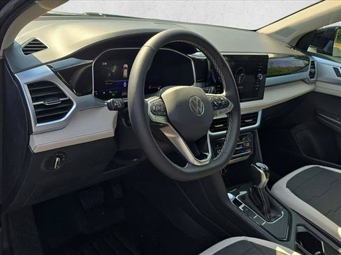 New 2026 Volkswagen Taos SE FWD image 7