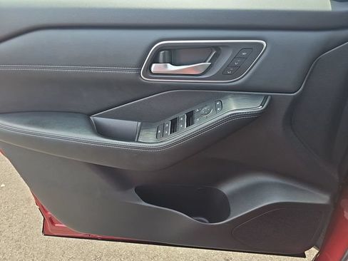 Used 2025 Nissan Rogue Platinum w/ Platinum Premium Package FWD image 24