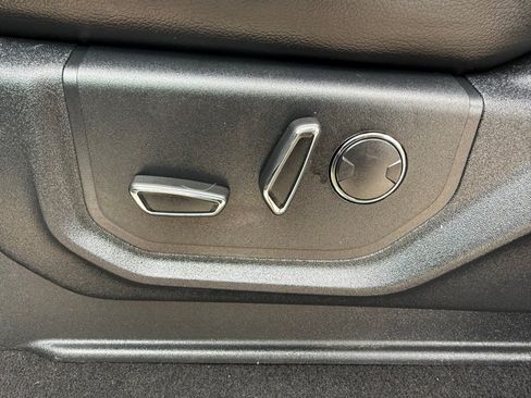 Used 2019 Ford F250 Lariat w/ Lariat Ultimate Package RWD image 19