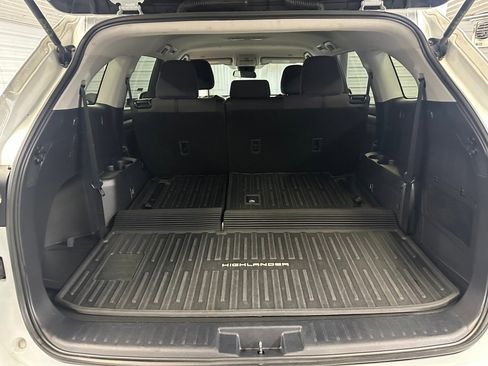 Used 2023 Toyota Highlander L FWD image 22