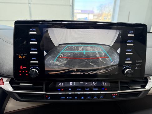 Used 2021 Toyota Sienna XLE image 19