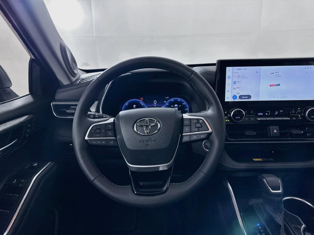 Certified 2026 Toyota Highlander Limited AWD/4WD image 23