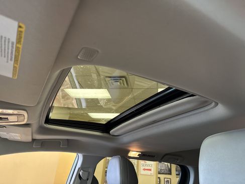 Used 2024 Toyota Sienna XLE w/ XLE Plus Package AWD/4WD image 6