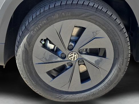 New 2026 Volkswagen Taos S image 8