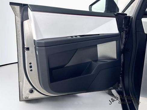 Used 2024 Tesla Cybertruck AWD Crew Cab image 23