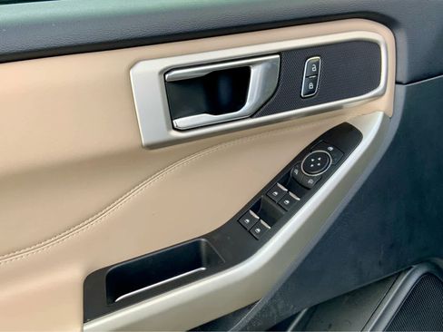 Used 2022 Ford Explorer XLT AWD/4WD image 53