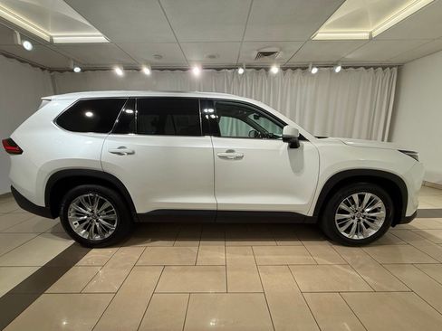 Certified 2024 Toyota Grand Highlander Platinum image 6