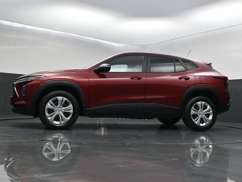 Used 2024 Chevrolet Trax LS w/ Driver Confidence Package FWD image 31