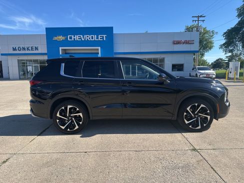 Used 2024 Mitsubishi Outlander SE AWD/4WD image 2