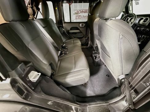 Used 2020 Jeep Wrangler Unlimited Sahara AWD/4WD image 28