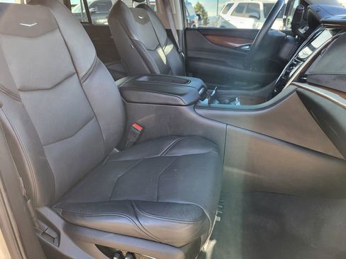 Used 2016 Cadillac Escalade Luxury AWD/4WD image 22