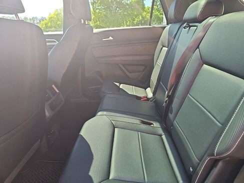 Used 2021 Volkswagen Atlas Cross Sport SE w/ Panoramic Sunroof Package FWD image 29