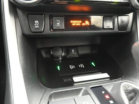 Used 2021 Toyota RAV4 XLE Premium AWD/4WD image 21