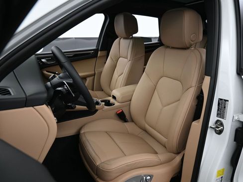 New 2026 Porsche Macan image 5