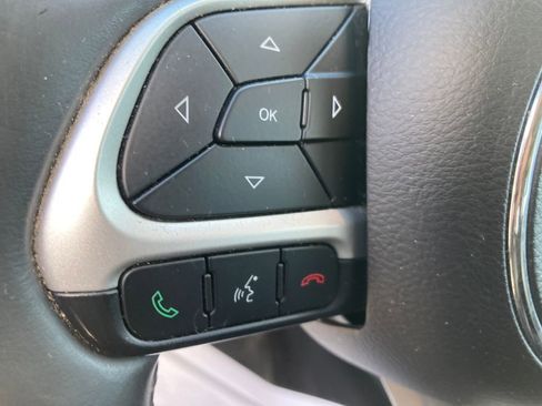 Used 2018 Jeep Compass Latitude AWD/4WD image 36
