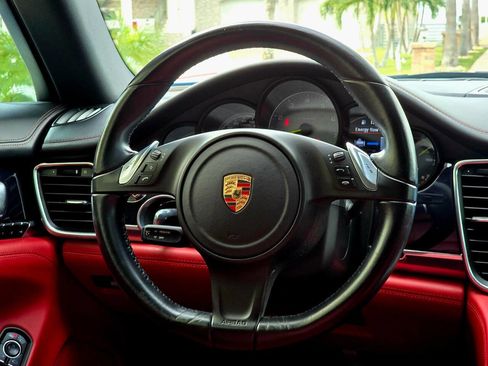 Used 2015 Porsche Panamera S image 12