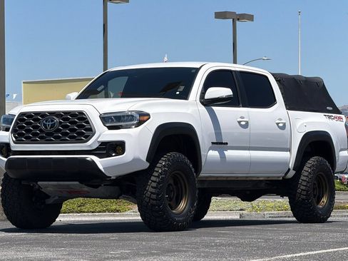 Used 2022 Toyota Tacoma TRD Off-Road AWD/4WD image 10