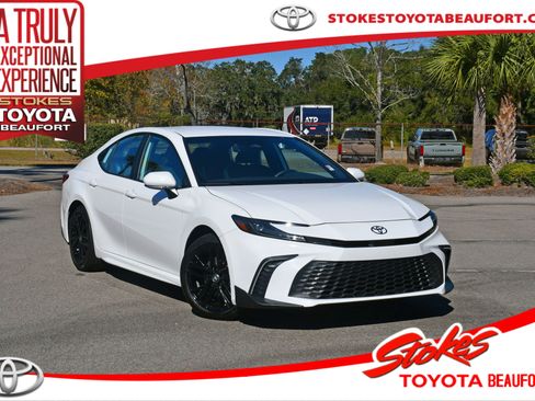 Certified 2025 Toyota Camry SE image 1