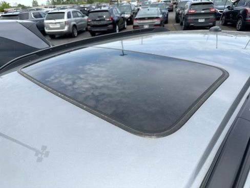 Used 2025 Chevrolet Trax LT w/ Sunroof Package FWD image 8