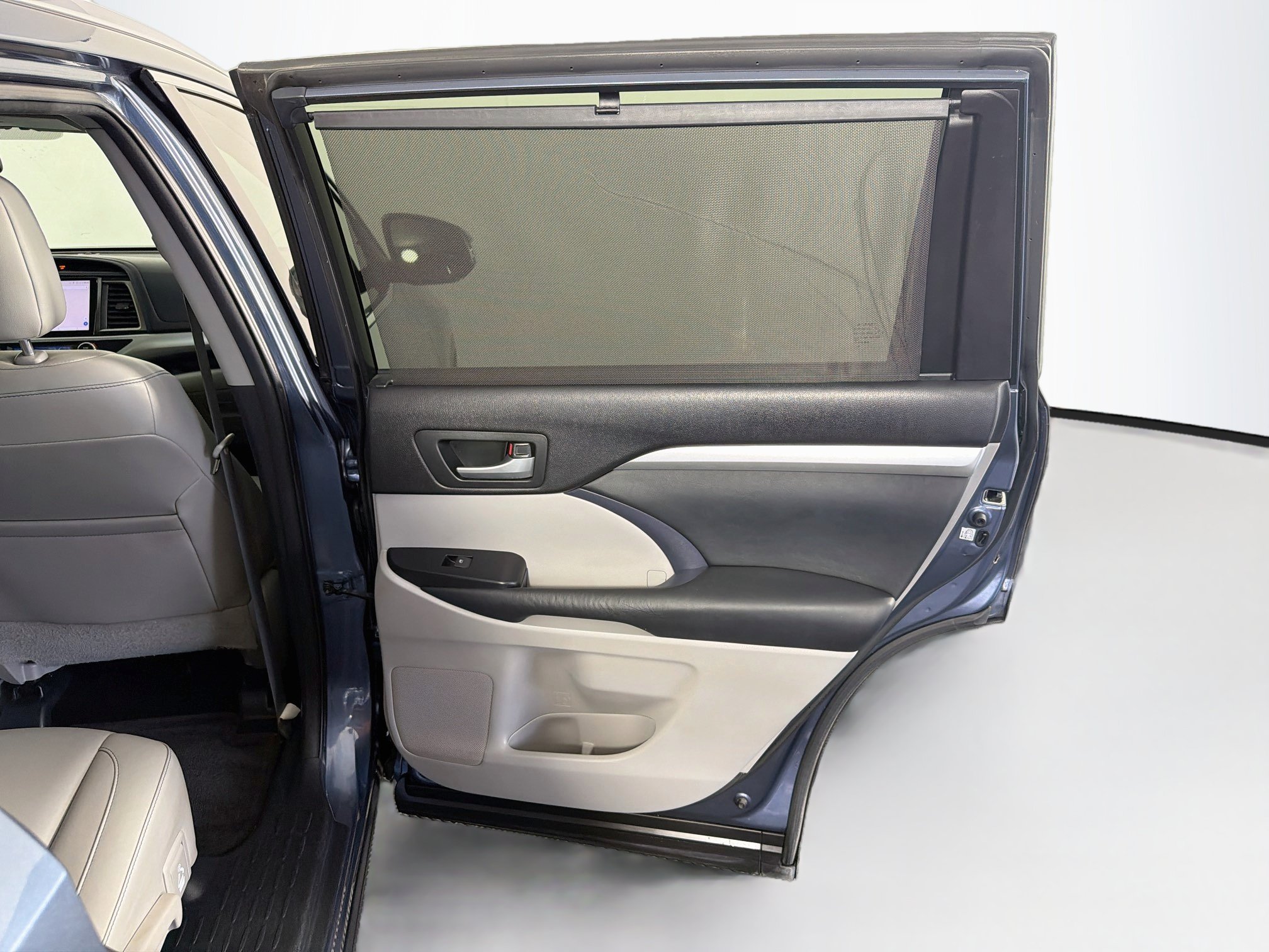 Used 2015 Toyota Highlander XLE FWD image 33