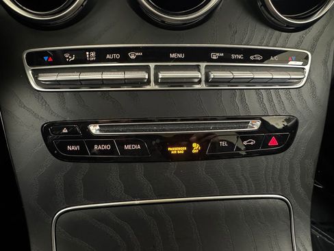 Used 2019 Mercedes-Benz GLC 300 4MATIC image 26