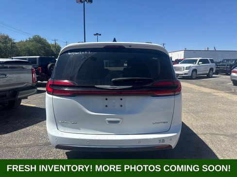 Used 2023 Chrysler Pacifica Limited FWD image 3