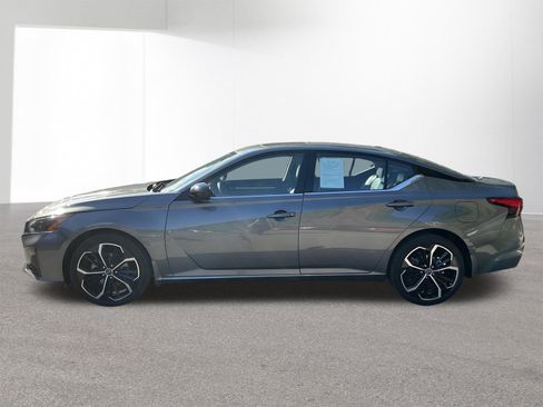 Used 2024 Nissan Altima 2.5 SR w/ SR Premium Package AWD/4WD image 6