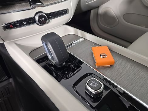 Certified 2023 Volvo XC60 B5 Plus w/ Climate Package image 24