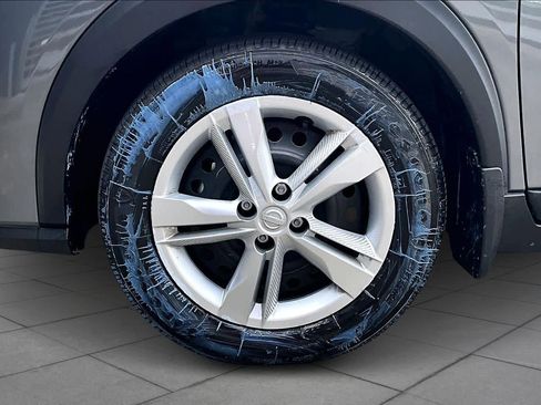 Certified 2025 Nissan Kicks Play S image 9