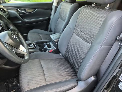 Used 2018 Nissan Rogue SV AWD/4WD image 27